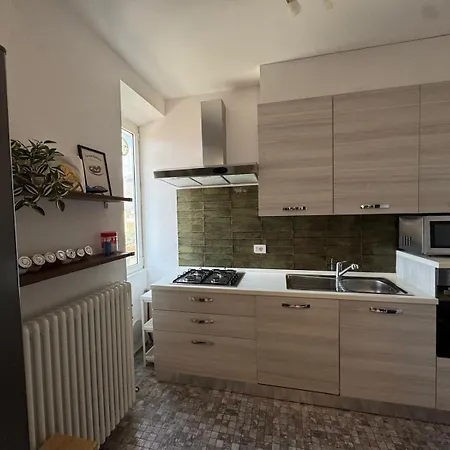 Panoramic Hideaway Apartment Como